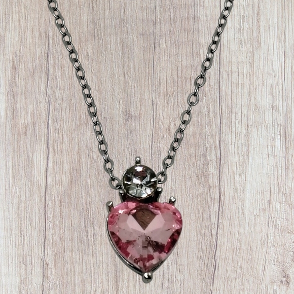 Elegant Pink Heart Pendant Necklace - Picture 4 of 8